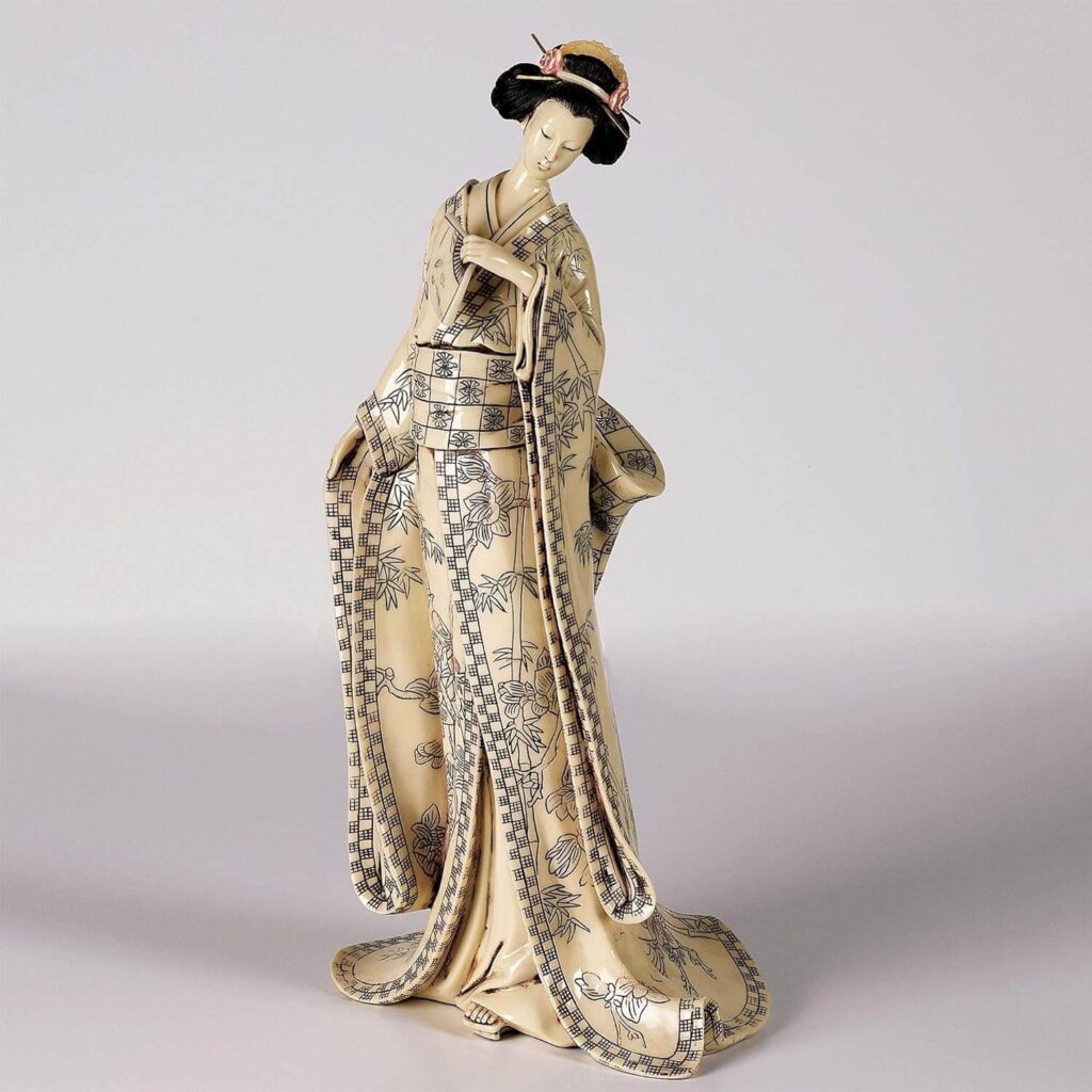 console table decor gigurine